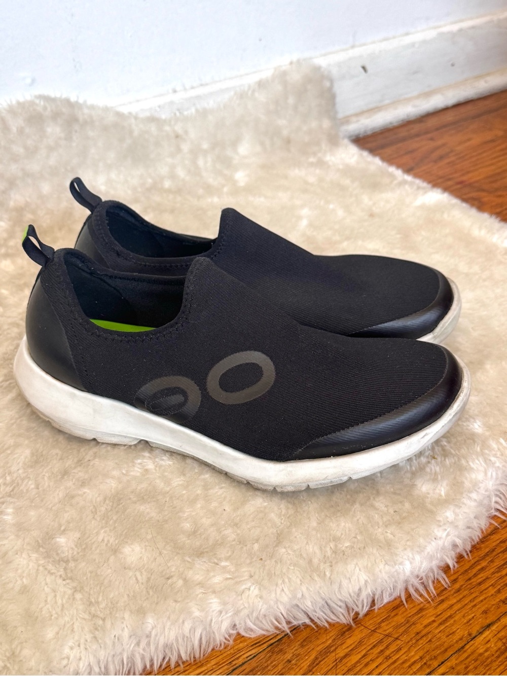 OOFOS OOmg Sport Slip-On Recovery Shoes – Black / White Sole – Women's Size 10